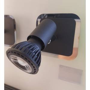 Czarny reflektorek regulowany na ścianę lub sufit Slidehome